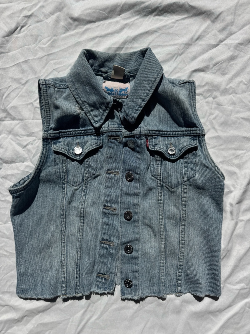 LEVI’s Denim Sleeveless Button-Up Crop denim Vest - Light Blue size small